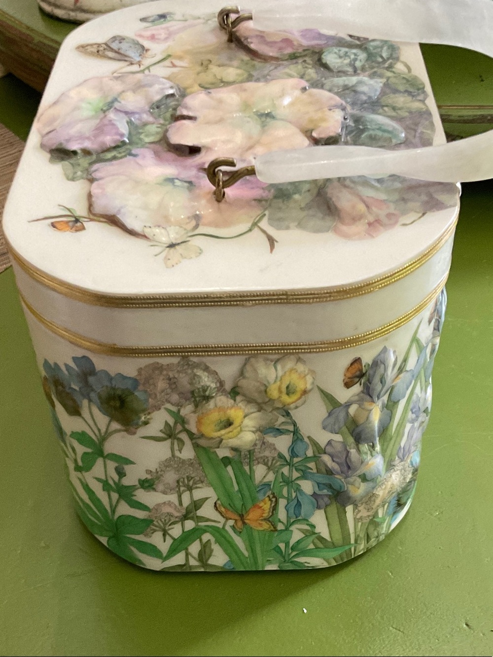 Floral hard case box Lucite w/ mirror inside - Picture 5 of 7
